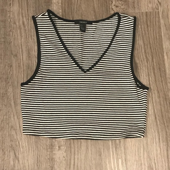 Forever 21 Tops - Forever 21 crop top